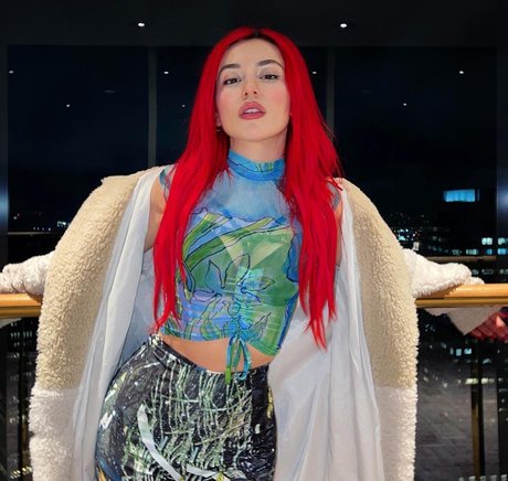 Ava Max star naked image