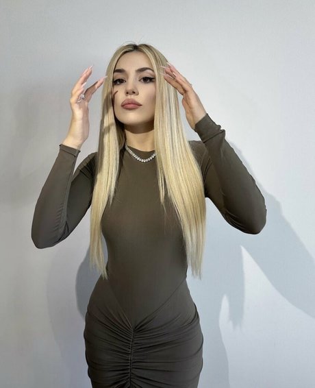 Ava Max profile image