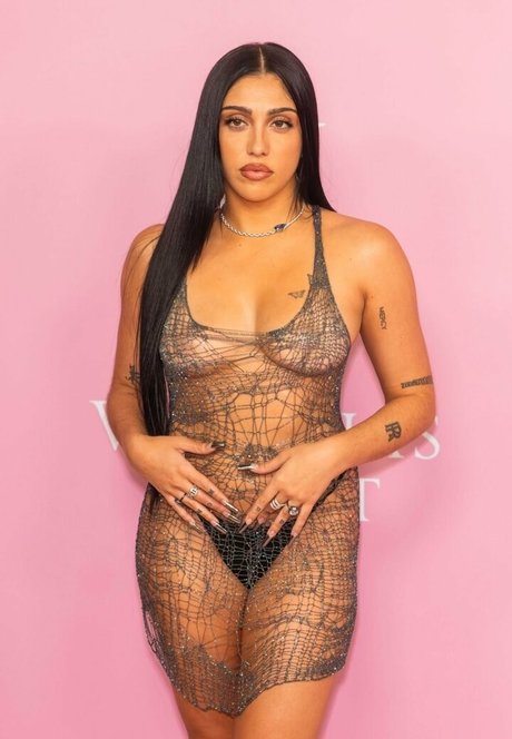 Lourdes Leon beautiful model pic