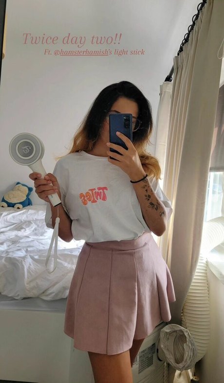 Cadaea model beautiful img