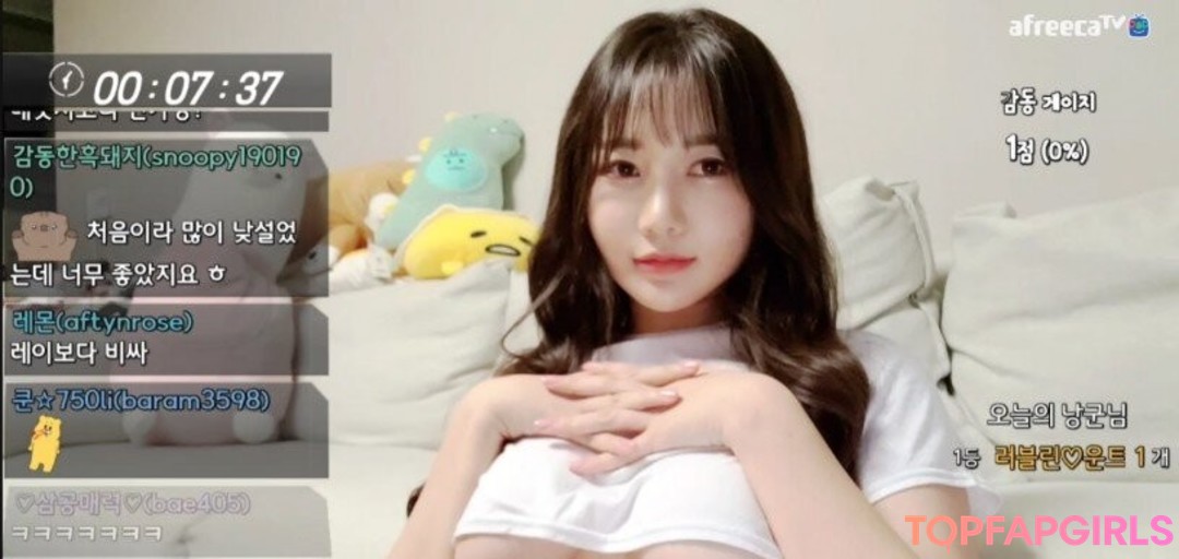 xiaoeun top profile image
