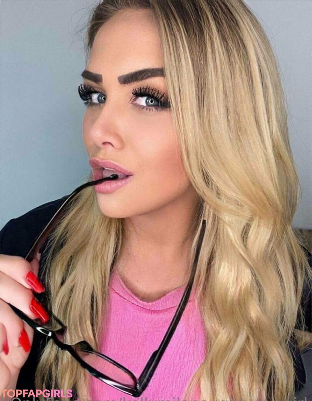 kellymilana star art pic