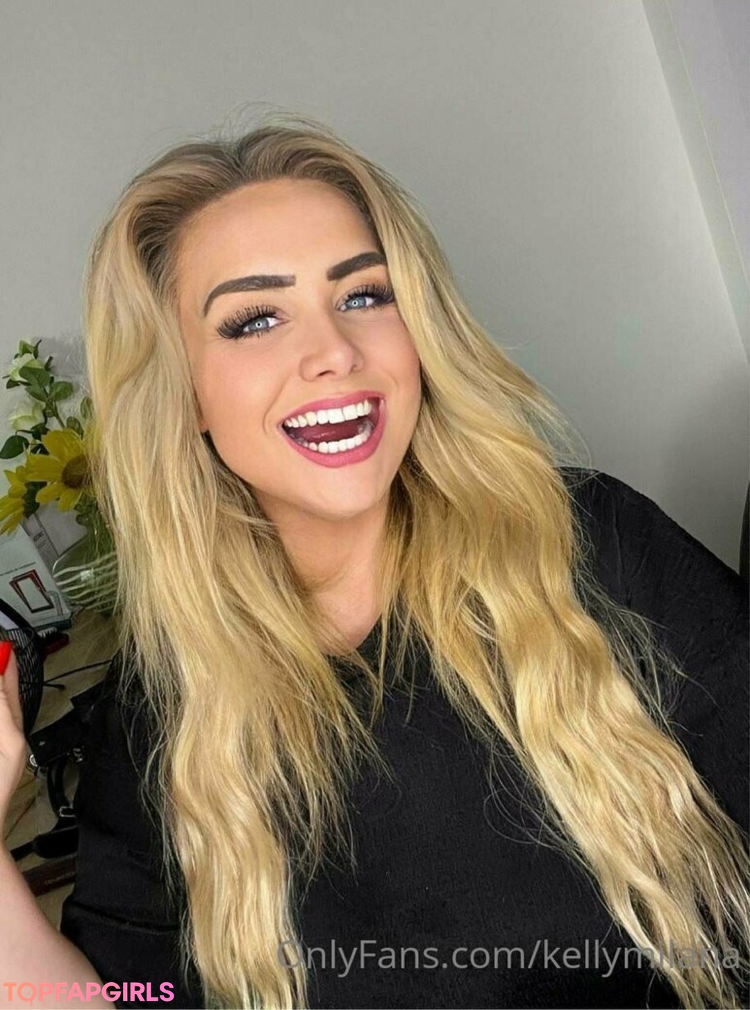 kellymilana art star photos