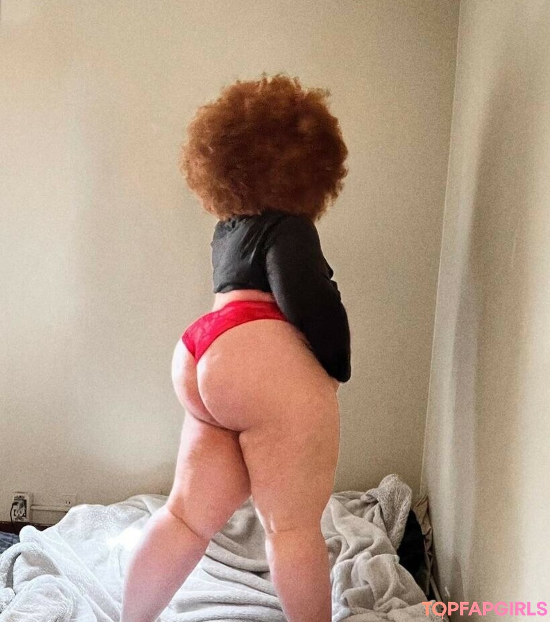 Nikkie Ginger nude model galleries