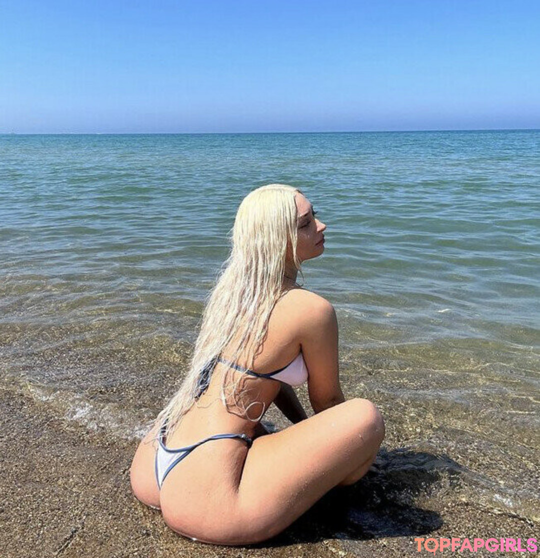 cakebatterchlo model pretty photos