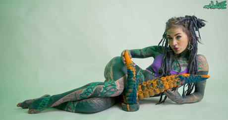 Anuskatzz naked actress image