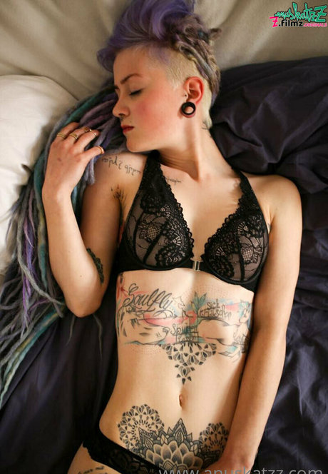 Anuskatzz sexy pornstar pics