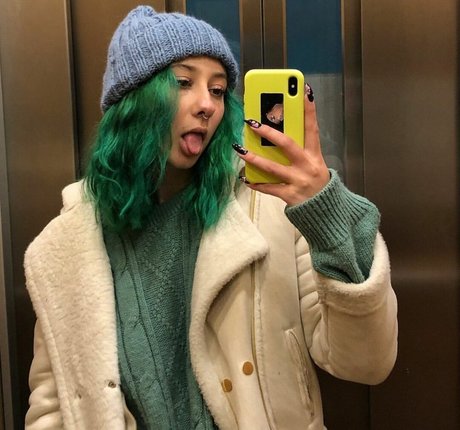 leliloo naked pornstar pic