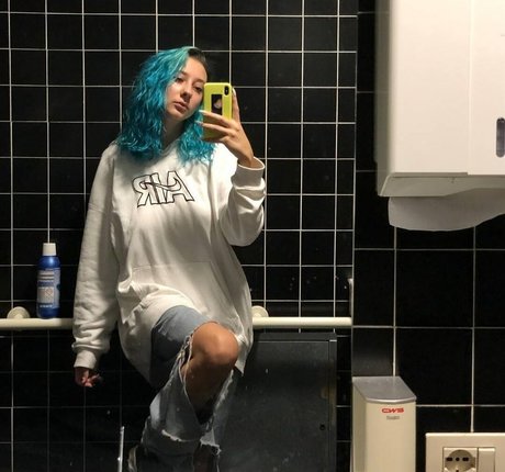 leliloo sexy model img