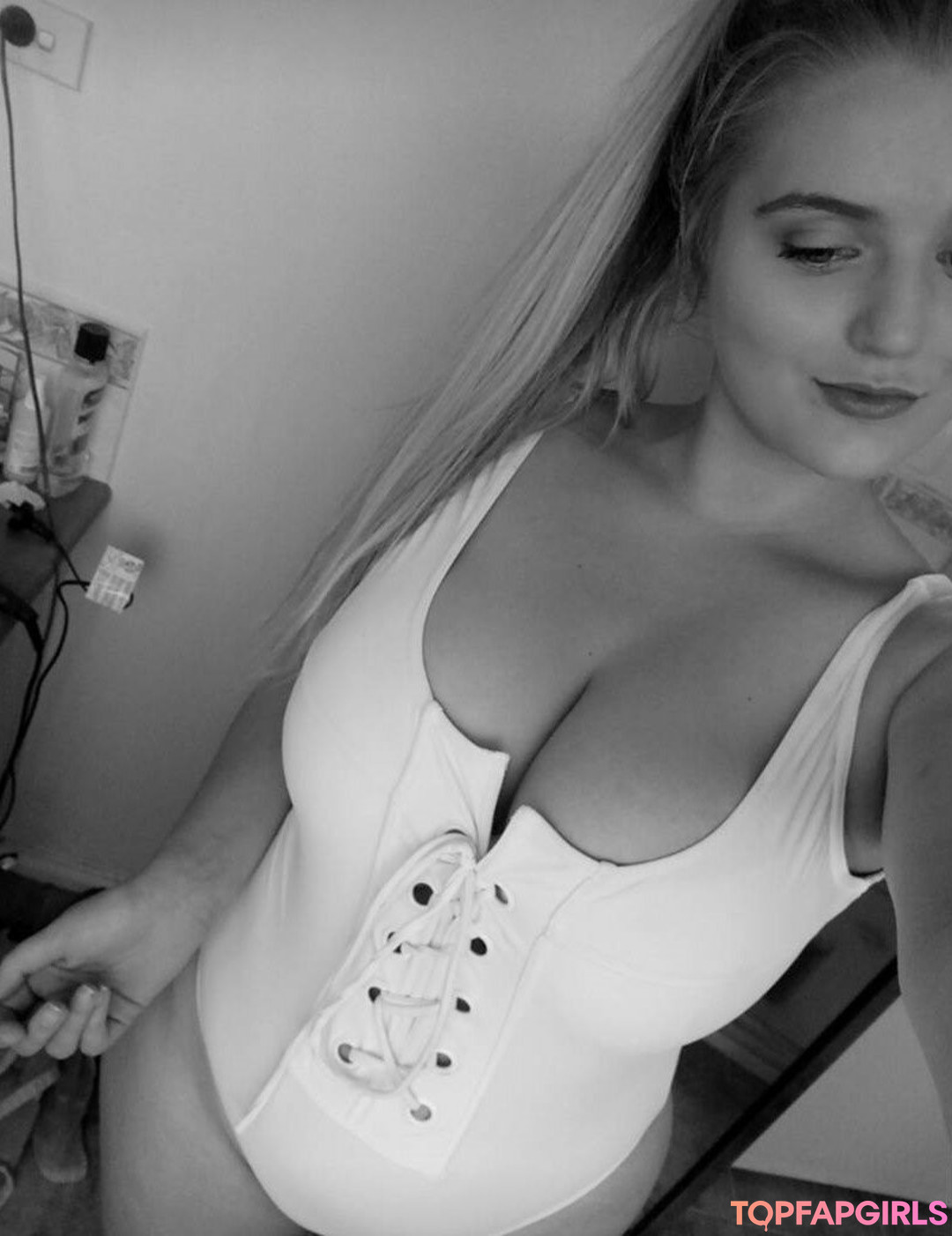Casey Leigh model photo