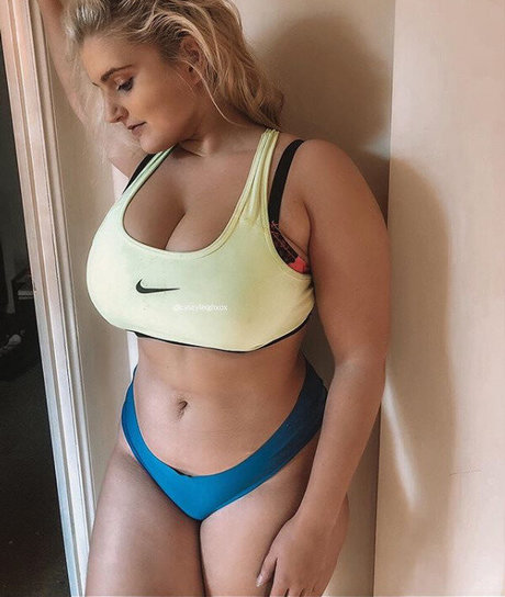 Casey Leigh model art gallery