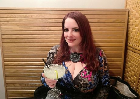 maggiegreenlive nude model pic