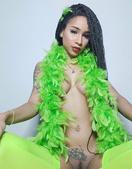 tuflaca naked pornstar img