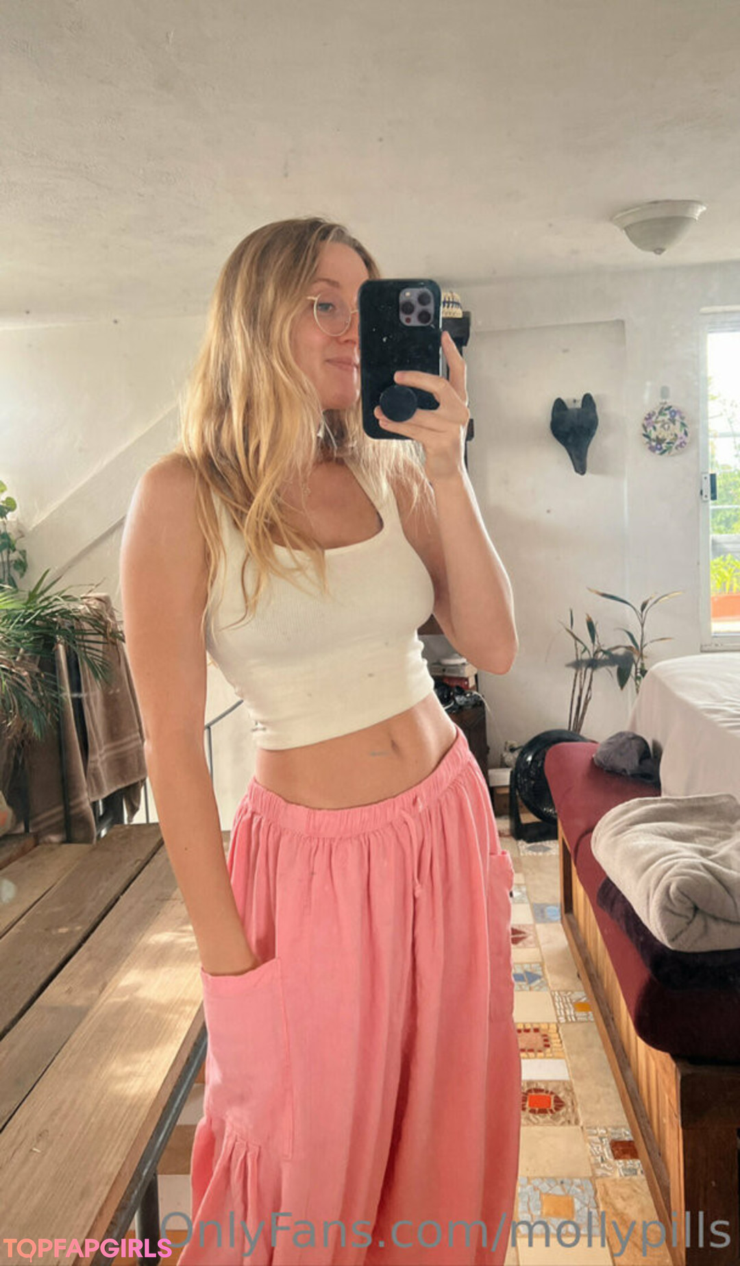 freemollypills model top img