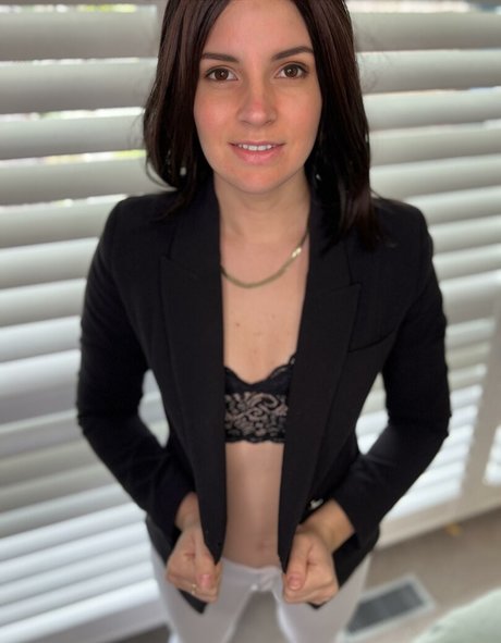 Mystery MILF top profile image