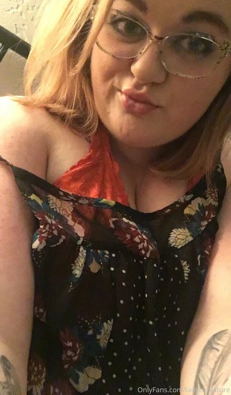 ladykeepsherlegsopen pornstar beautiful archive