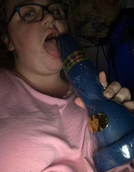 ladykeepsherlegsopen model adult photo