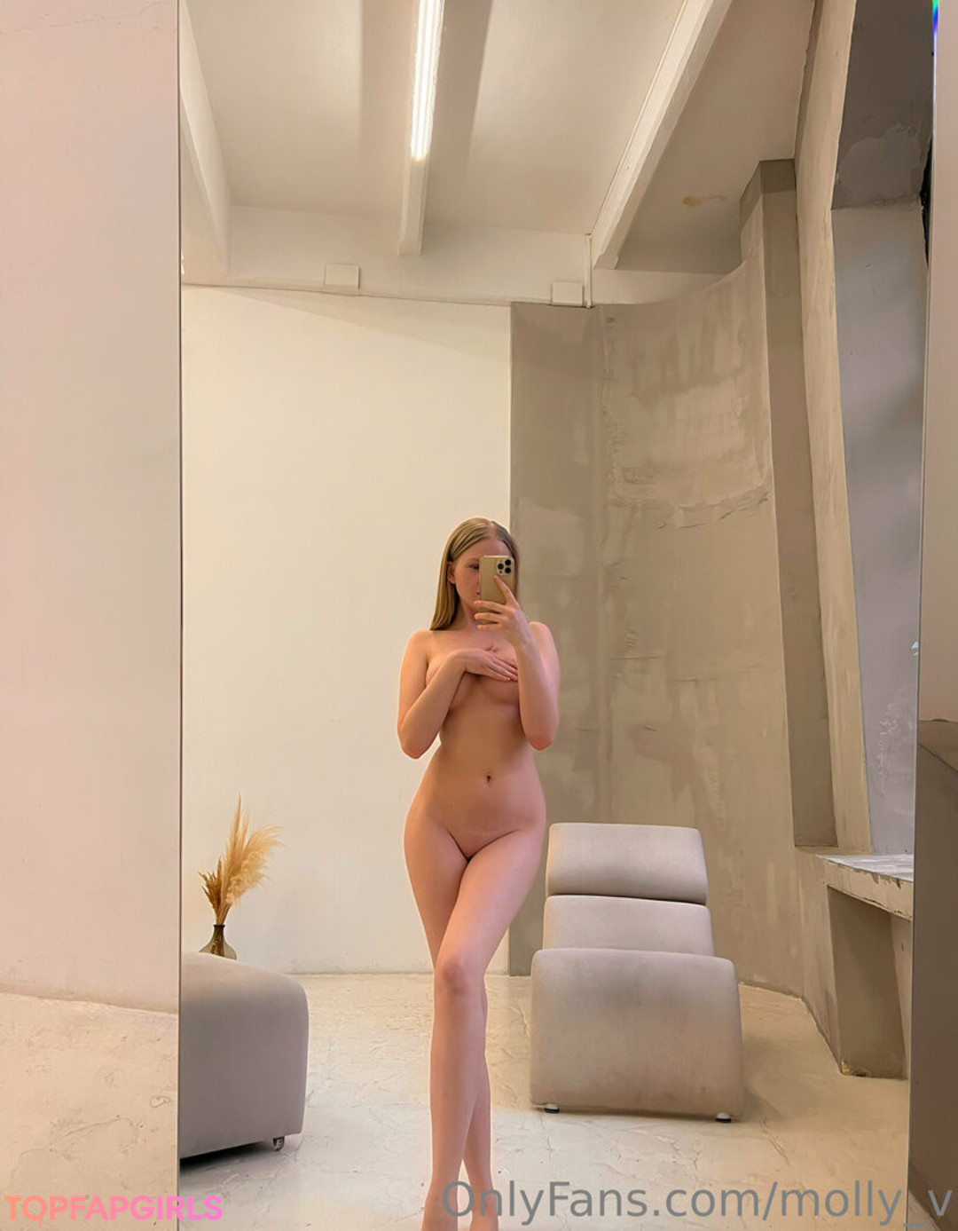 molly v pornstar naked photo