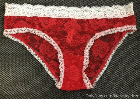 kiaraskyefree pornstar erotic archive