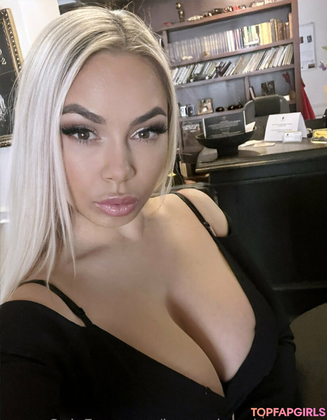 lexas dressing room model nudes photos
