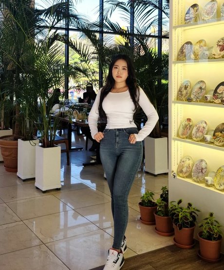 Yuggie TV sex actress photos