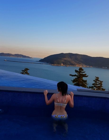 Yuggie TV naked model pic