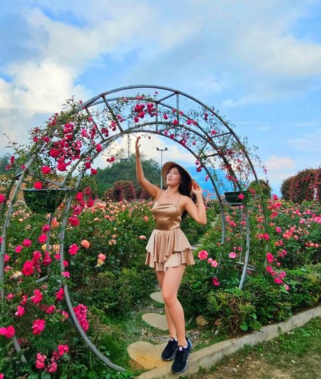 Yuggie TV star adult pictures