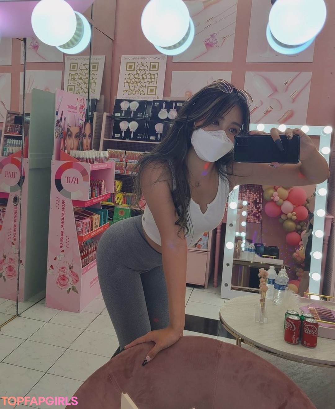 Yuggie TV adult model pics