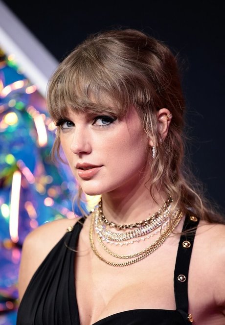 skinny brunette onlyfans pornographic galleries