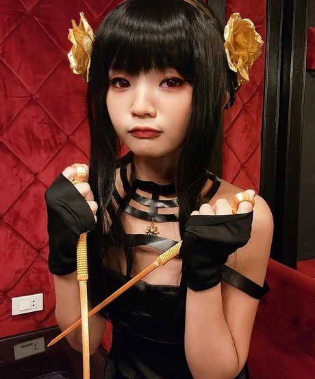 AlodiaMarie model adult img