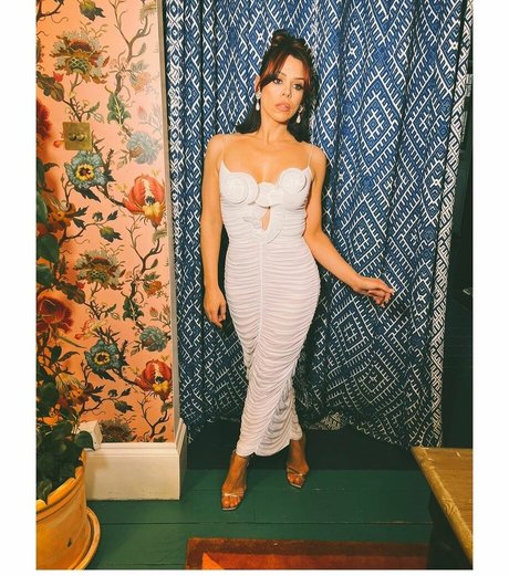 Billie Piper sexy actress picture