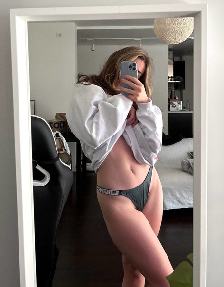 beautiful blonde onlyfans beautiful nude img