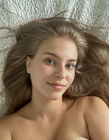 Aliceinadultland star high quality img