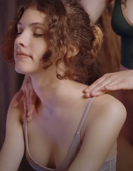 ASMR Massage model nude pic