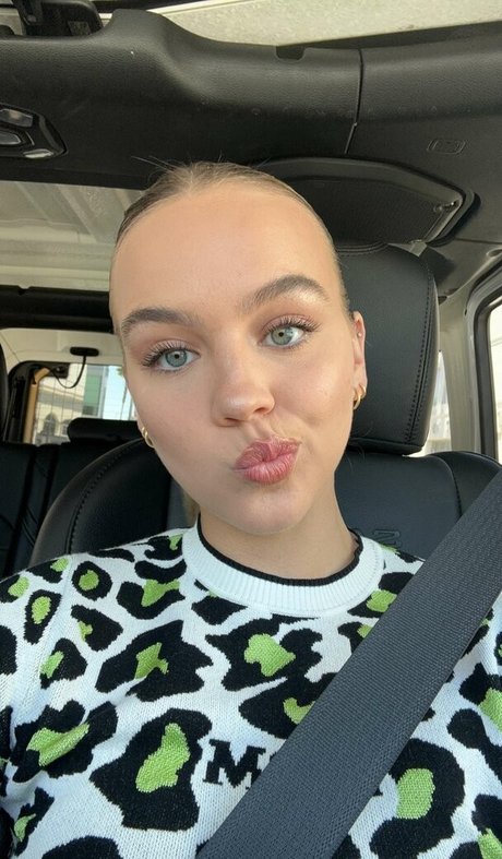 clothed onlyfans sexy img