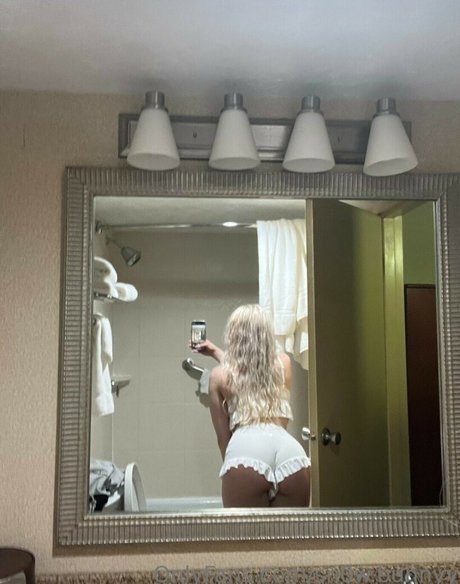 Sn0w bunnyy nude model pics