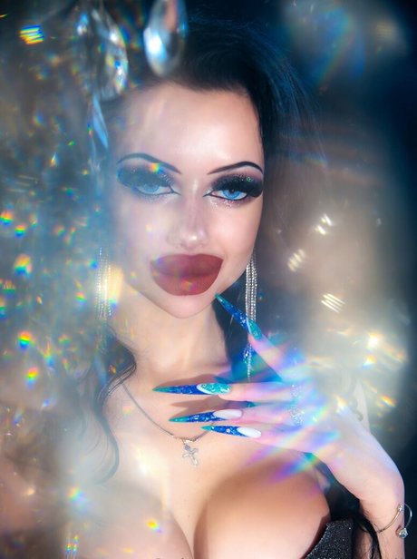 allison alis model naked pic