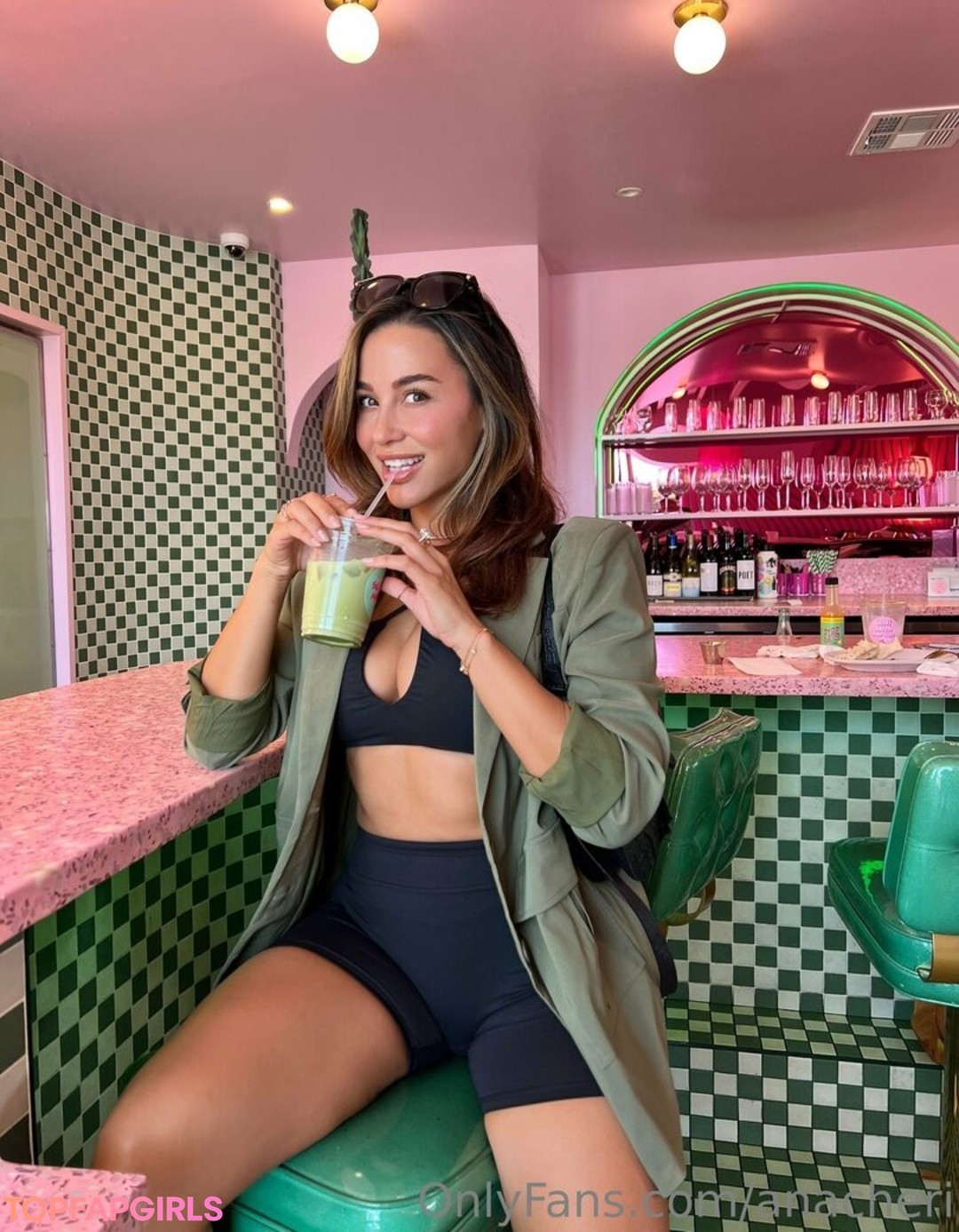 anacheri pornstar top image
