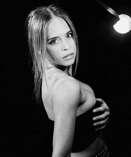 Ryann Shane adult model pic