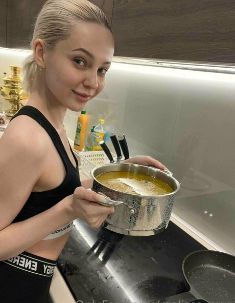 girlfriend experience onlyfans naked pic