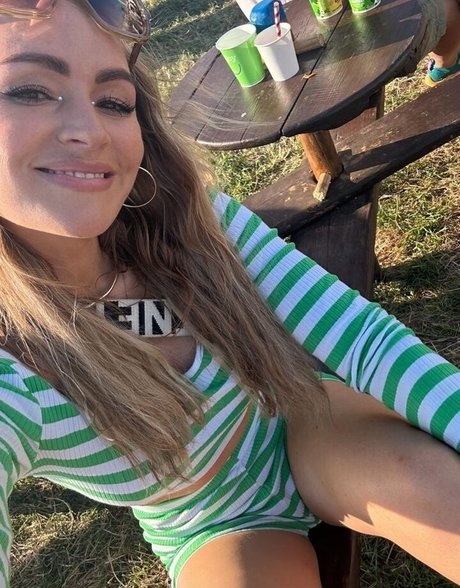 Laura Woods model nice photo