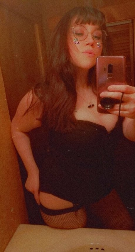 vvpurplerosevv pretty model image