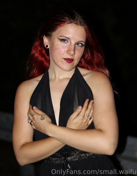 small waifu free actress picture