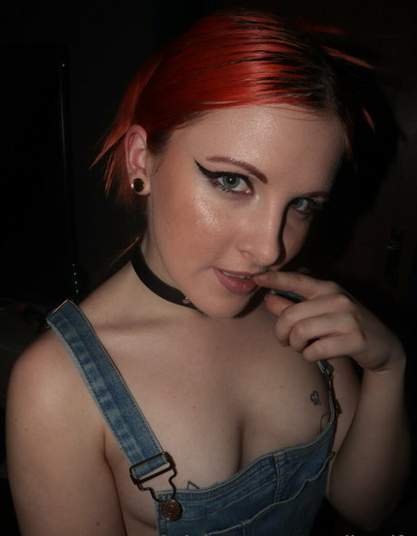 small waifu model free pic