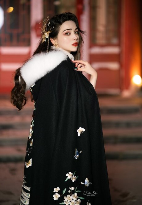 Faira Star model nudes pic