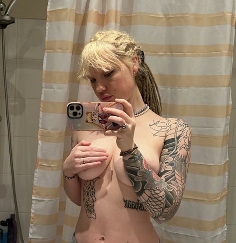 lauraa star high quality images