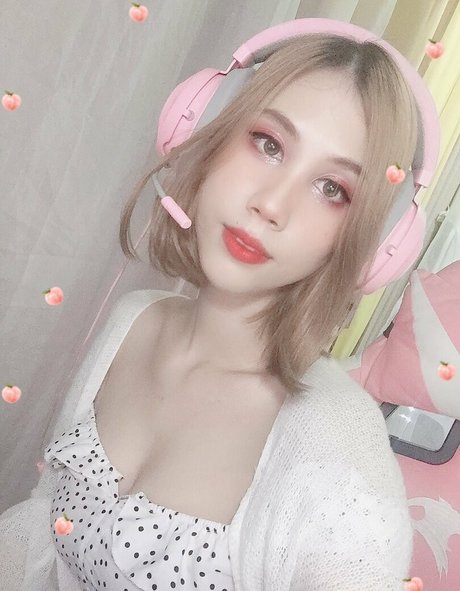 Kura Onee san naked actress img