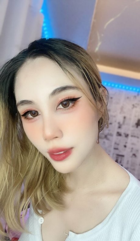 Kura Onee san nudes model images