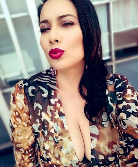 Sugey Abrego star free gallery