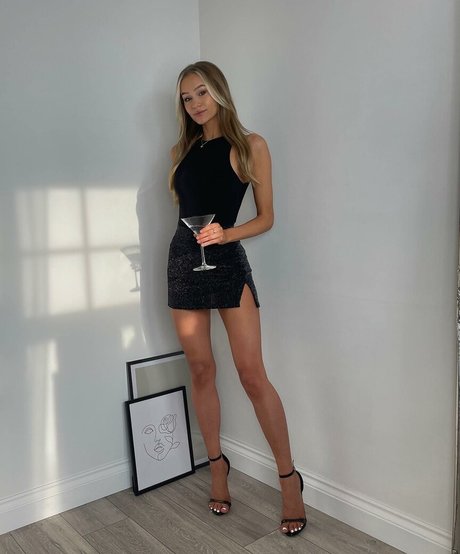 Lauren Worboys erotic star pictures